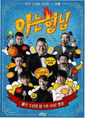 资讯配图：黄昏时分的公路停车带